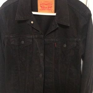 Black Levi’s denim jacket